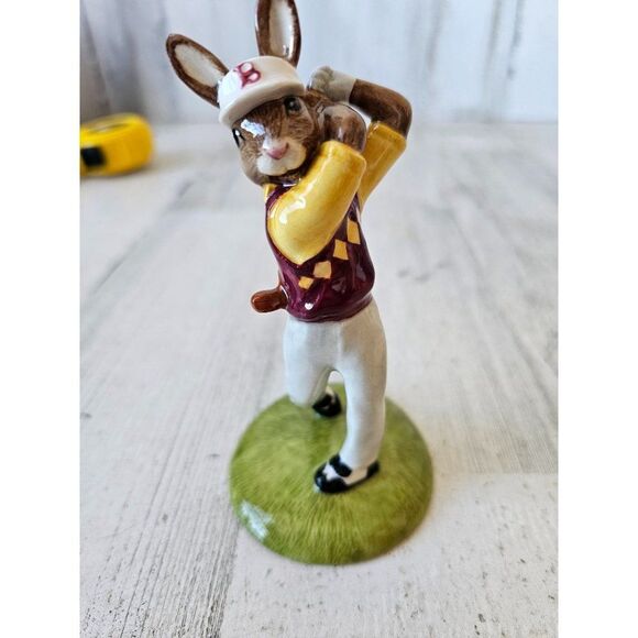 Royal Doulton golfer bunnykins DB255 2001 bunny figurine statue - Picture 1 of 8